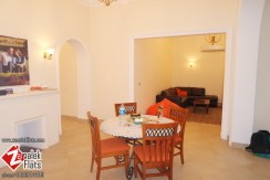 High Ceiling  + Ground Floor Apt + Private Garden + Well Renovated and Furnished