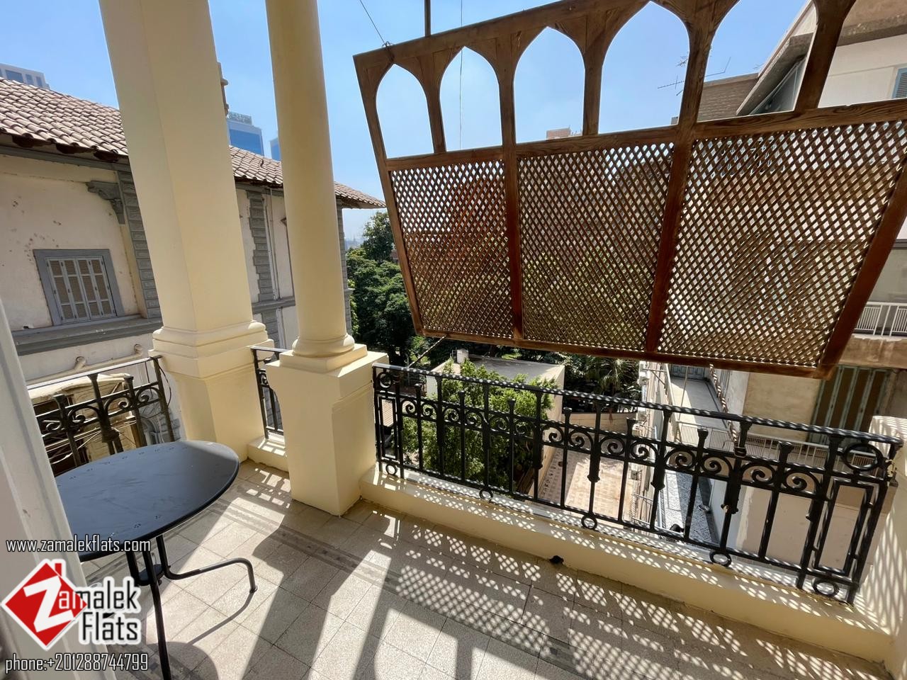 High Ceiling Apartment in Historical Building for Rent
