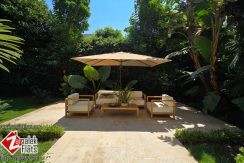 Charming Ground Floor Apartment with High Ceilings Charming Ground Floor Apartment with High Ceilings